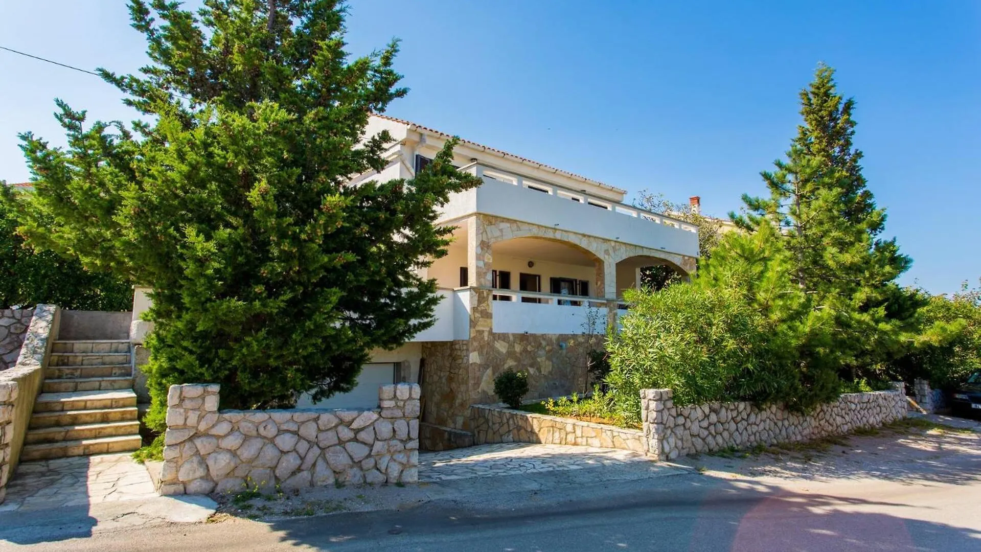Apartments Zeljko B Silo  3*, Silo (Krk) Croatia